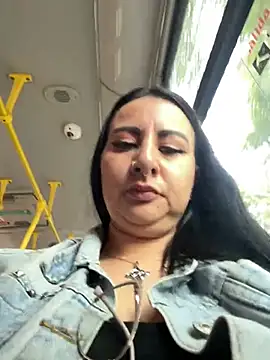 Abril Luv online show from 04.21.26