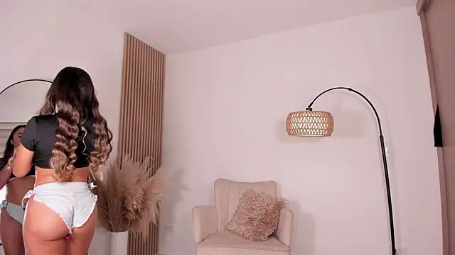 wandathompson  online show from 03.07.25