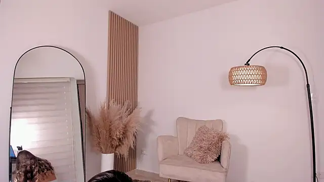 wandathompson  online show from 03.07.25