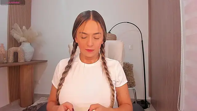 wandathompson  online show from 03.17.26