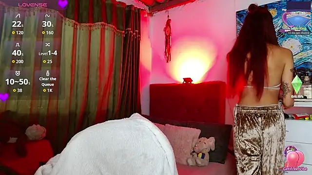 Snapshot of alisseallie chatting on 11.16.25 alisseallie online show from 11.16.25