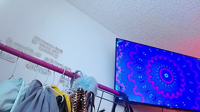 Snapshot of alisseallie chatting on 02.14.26 alisseallie online show from 02.14.26