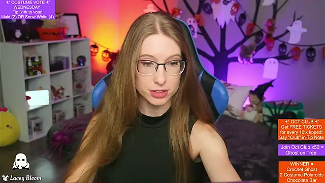 TheLaceyBloom online show from 10.22.25