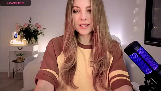 Snapshot of ImKeira chatting on 02.13.25 ImKeira online show from 02.13.25