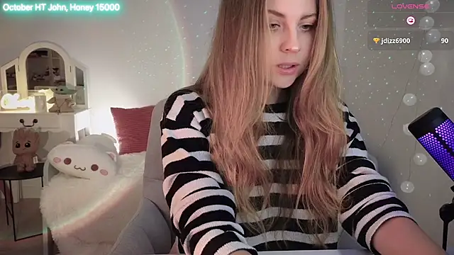 Snapshot of ImKeira chatting on 10.10.25 ImKeira online show from 10.10.25