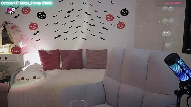 Snapshot of ImKeira chatting on 10.20.25 ImKeira online show from 10.20.25