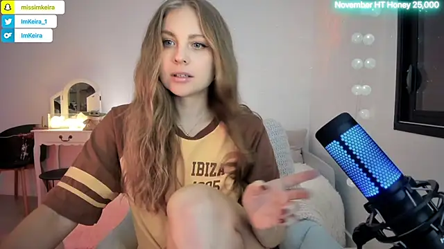 Snapshot of ImKeira chatting on 11.17.25 ImKeira online show from 11.17.25