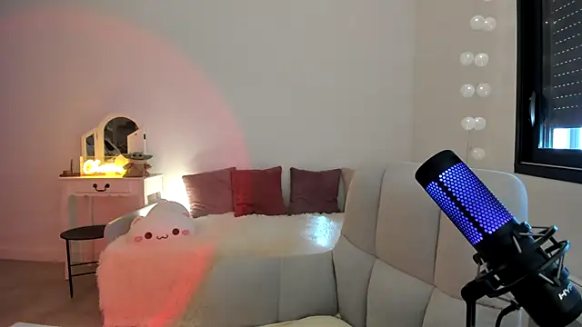 Snapshot of ImKeira chatting on 11.21.25 ImKeira online show from 11.21.25