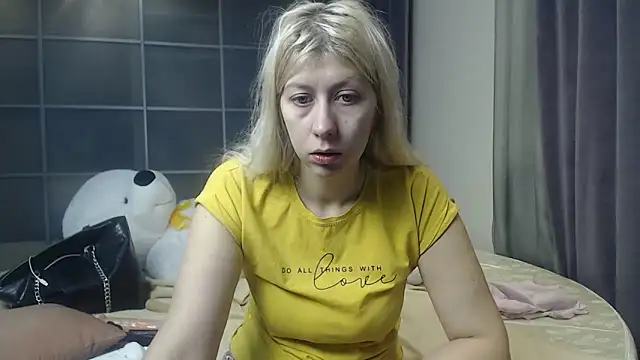 KyliePag online show from 02.04.25