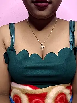 Snapshot of ANGE-MOU chatting on 02.25.25 ANGE-MOU online show from 02.25.25