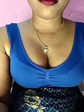 Snapshot of ANGE-MOU chatting on 03.10.25 ANGE-MOU online show from 03.10.25