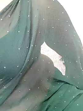 Snapshot of ANGE-MOU chatting on 10.08.25 ANGE-MOU online show from 10.08.25