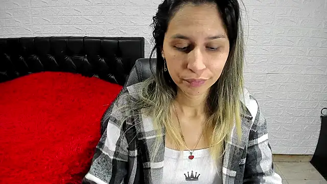 Snapshot of lauren_ashlee chatting on 12.02.24 lauren ashlee online show from 12.02.24