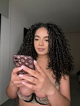 Snapshot of Mariecurl chatting on 06.16.26 Mariecurl online show from 06.16.26