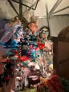 Snapshot of SummerBlueMoon chatting on 10.21.25 SummerBlueMoon online show from 10.21.25