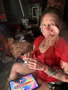 Snapshot of SummerBlueMoon chatting on 10.27.25 SummerBlueMoon online show from 10.27.25