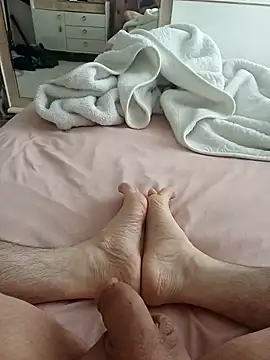 Snapshot of Hardapple01 chatting on 02.02.25 Hardapple01 online show from 02.02.25