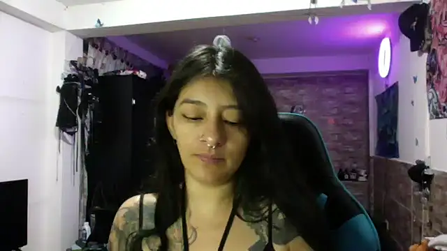 Snapshot of AngelaQueen_ chatting on 09.18.25 AngelaQueen  online show from 09.18.25