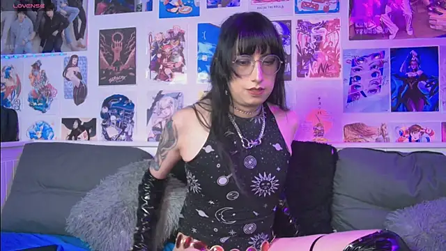 snowblack  online show from 09.10.25