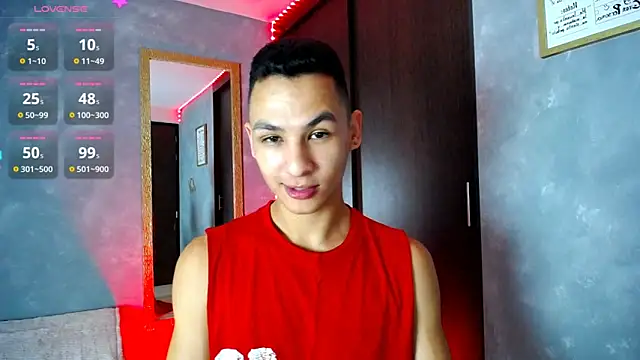 Snapshot of liuscast22 chatting on 02.08.25 liuscast22 online show from 02.08.25