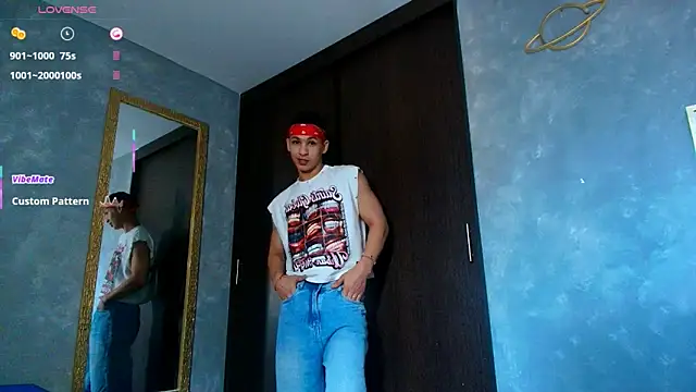 Snapshot of liuscast22 chatting on 11.22.25 liuscast22 online show from 11.22.25