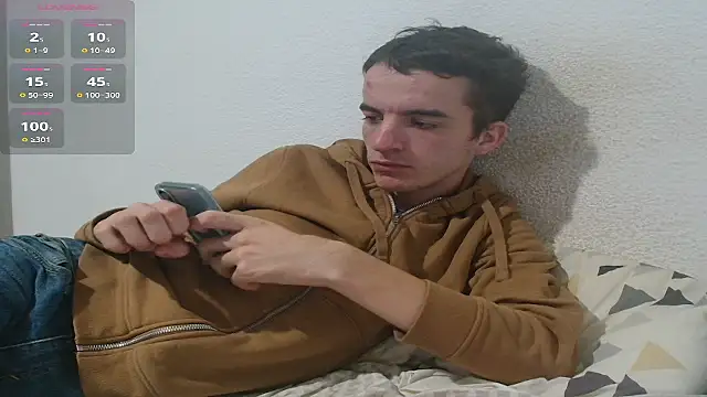 Snapshot of Tombgy07 chatting on 10.01.25 Tombgy07 online show from 10.01.25