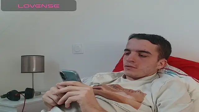 Snapshot of Tombgy07 chatting on 11.21.25 Tombgy07 online show from 11.21.25