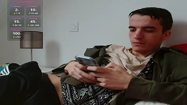 Snapshot of Tombgy07 chatting on 12.05.25 Tombgy07 online show from 12.05.25