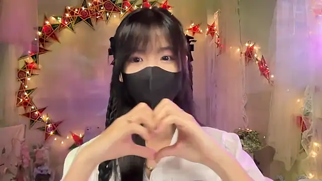 Snapshot of Your-Sunshine chatting on 10.08.25 Your-Sunshine online show from 10.08.25