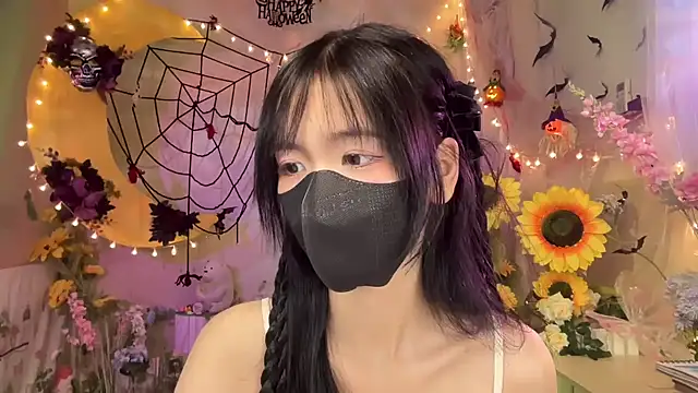 Snapshot of Your-Sunshine chatting on 10.17.25 Your-Sunshine online show from 10.17.25