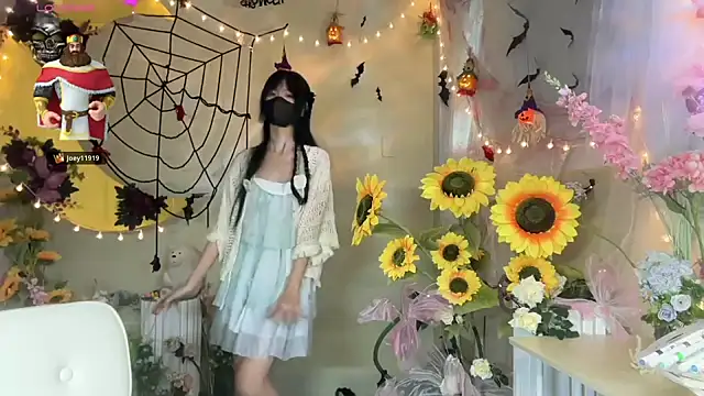 Snapshot of Your-Sunshine chatting on 10.25.25 Your-Sunshine online show from 10.25.25