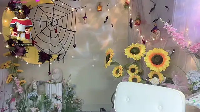 Snapshot of Your-Sunshine chatting on 10.25.25 Your-Sunshine online show from 10.25.25