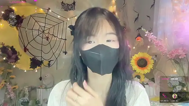 Snapshot of Your-Sunshine chatting on 10.28.25 Your-Sunshine online show from 10.28.25