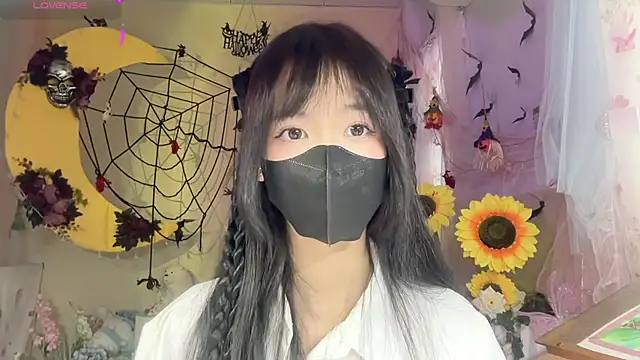 Snapshot of Your-Sunshine chatting on 11.04.25 Your-Sunshine online show from 11.04.25