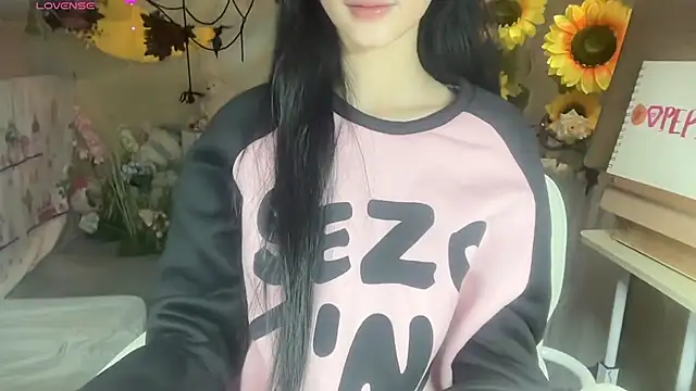 Snapshot of Your-Sunshine chatting on 11.05.25 Your-Sunshine online show from 11.05.25