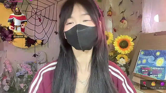 Snapshot of Your-Sunshine chatting on 11.10.25 Your-Sunshine online show from 11.10.25