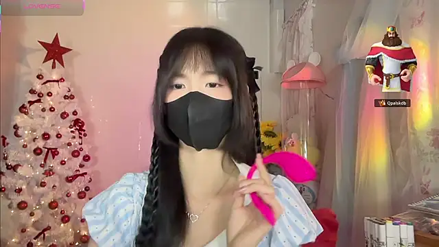 Snapshot of Your-Sunshine chatting on 12.05.25 Your-Sunshine online show from 12.05.25