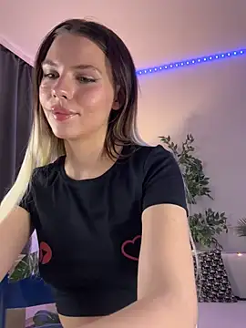 Snapshot of KittyKatyDream chatting on 01.14.25 KittyKatyDream online show from 01.14.25