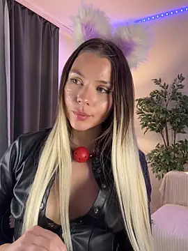 Snapshot of KittyKatyDream chatting on 02.06.25 KittyKatyDream online show from 02.06.25