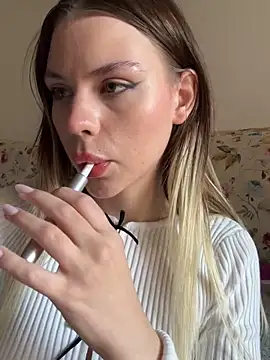 Snapshot of KittyKatyDream chatting on 03.21.25 KittyKatyDream online show from 03.21.25