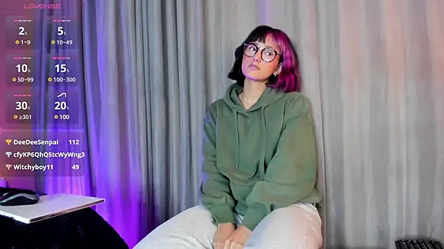 Snapshot of tati_cardenas chatting on 03.18.25 tati cardenas online show from 03.18.25