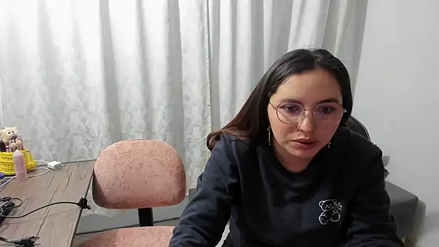  girls on fire  online show from 08.03.26