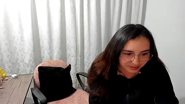  girls on fire  online show from 08.05.26