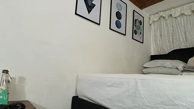 Snapshot of sam_her chatting on 03.18.25 sam her online show from 03.18.25