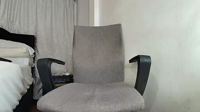 Snapshot of sam_her chatting on 03.22.25 sam her online show from 03.22.25