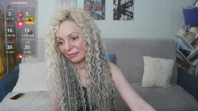 Snapshot of kiramarta chatting on 11.24.25 kiramarta online show from 11.24.25