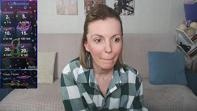 Snapshot of kiramarta chatting on 12.20.25 kiramarta online show from 12.20.25