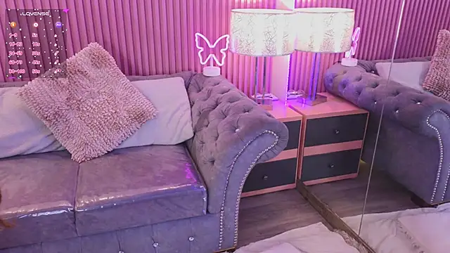 Emiily Scott1 online show from 12.12.24