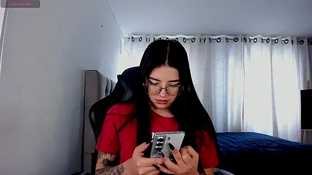 Snapshot of aliice_walker_ chatting on 11.06.25 aliice walker online show from 11.06.25