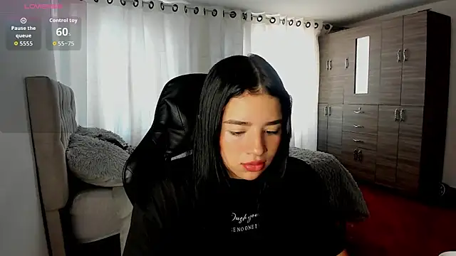 Snapshot of aliice_walker_ chatting on 12.03.25 aliice walker online show from 12.03.25